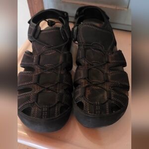 Khombu Men's Black Closed-Toe Sport Sandals